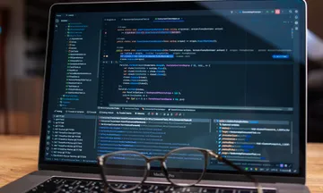 AIコードレビューツール徹底比較2026｜CodeRabbit/Greptile/Qodo/Cursor BugBotを忖度なしで