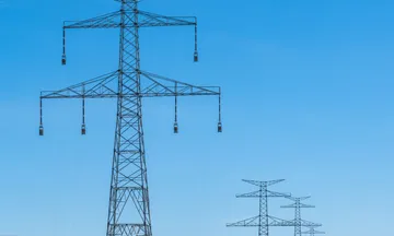 AIの電力消費26%増｜足りないのは発電ではなく「送電」だった