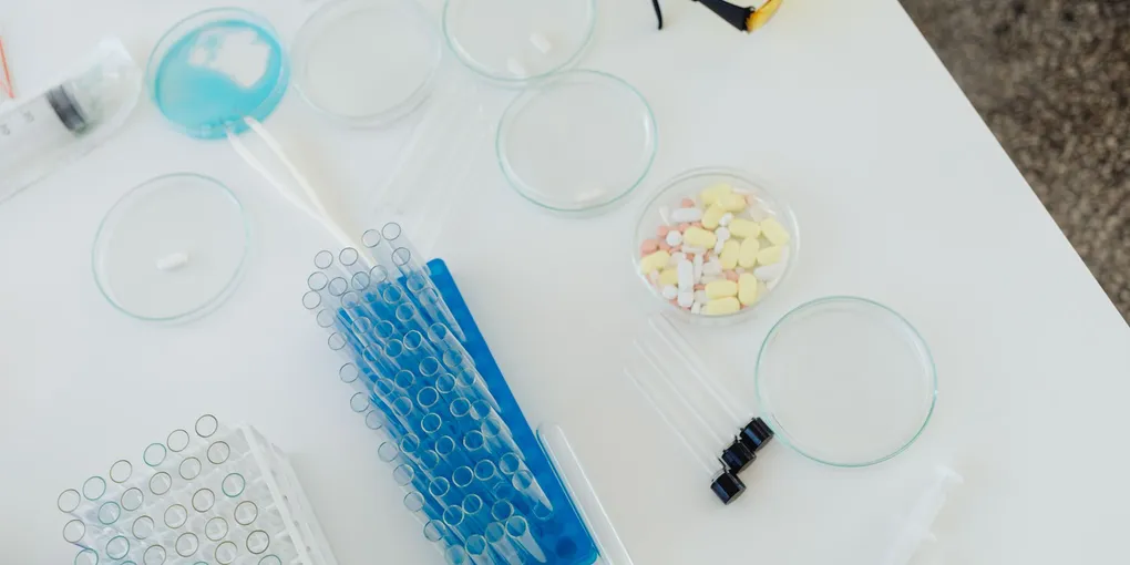 Anthropicが自ら薬を作る側へ｜AI創薬参入の狙いと現在地