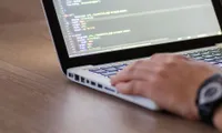 Claude Code並列開発の始め方｜git worktreeで同時に回す